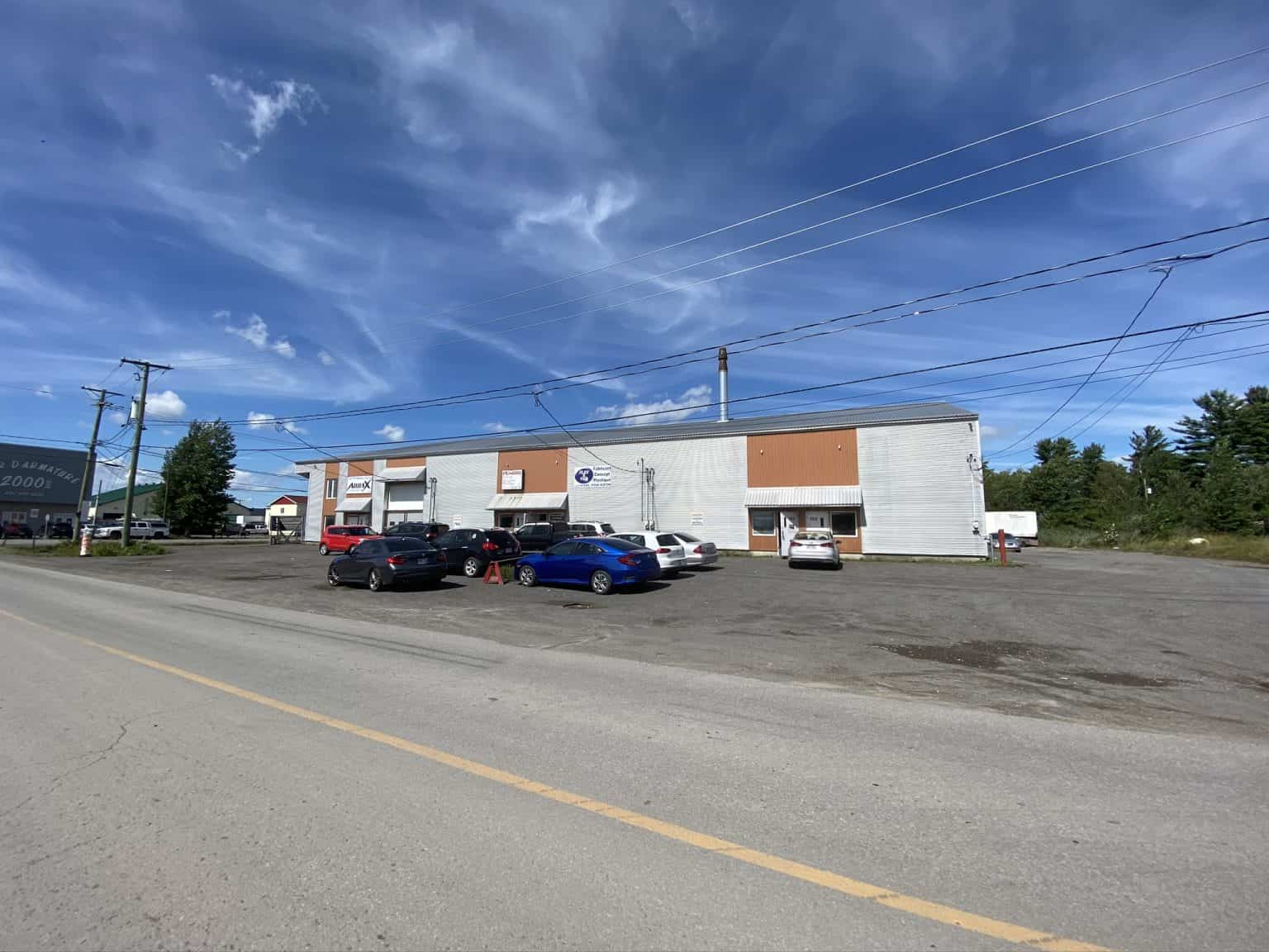193 210, rue De l'industrie, SaintLinLaurentides, Qc, J5M 2E6 Sicola